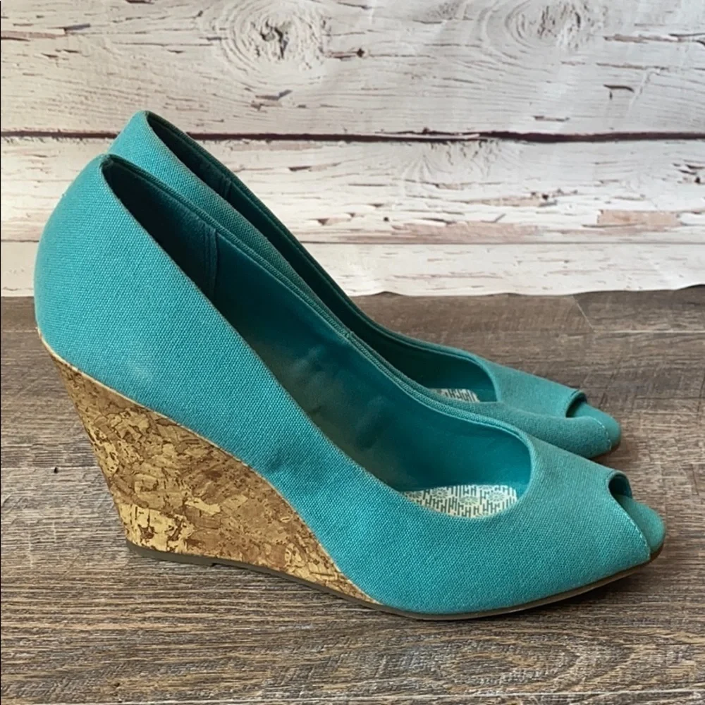 NWOT American Eagle Teal Wedge 10W Peeptoe